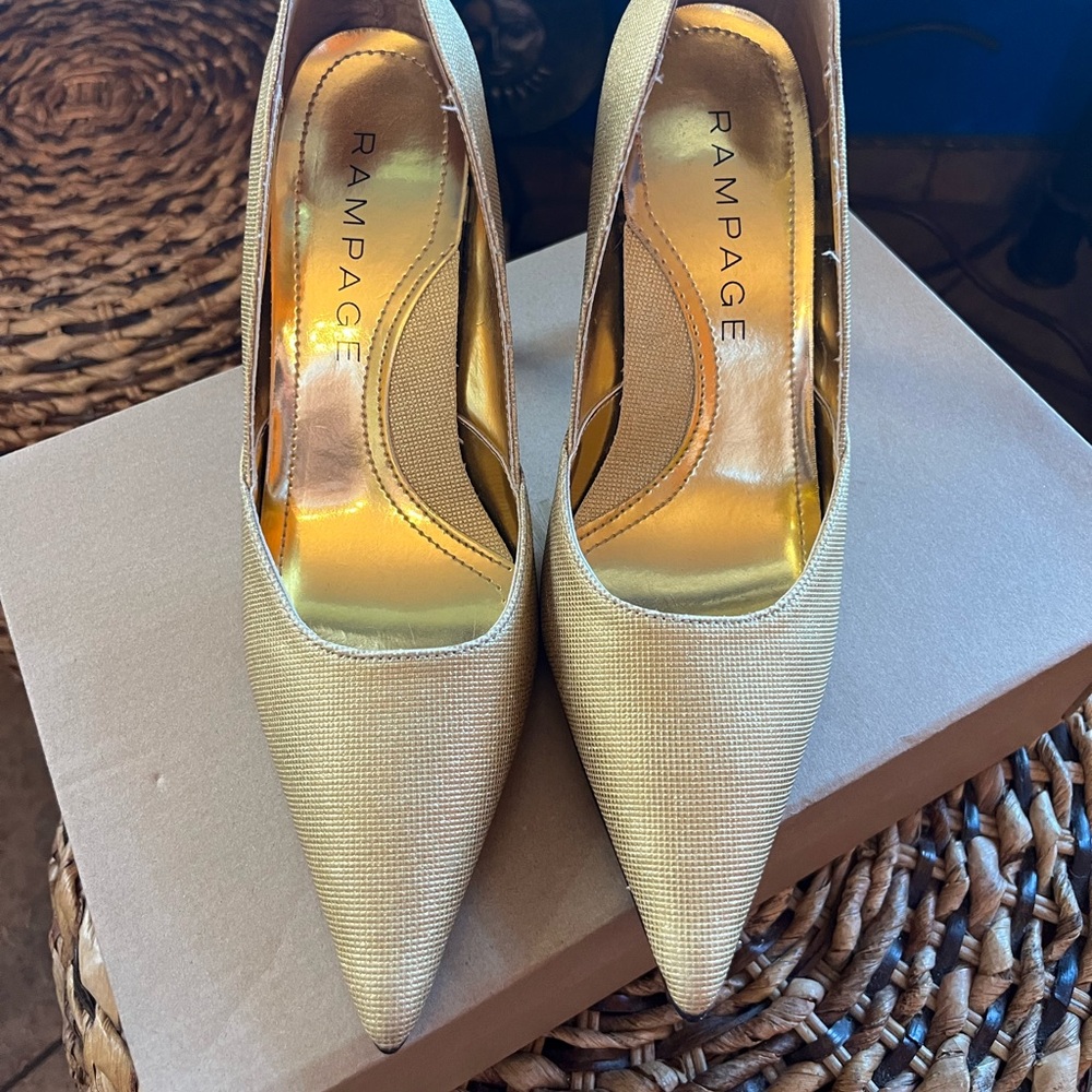Rampage pointed toe heels